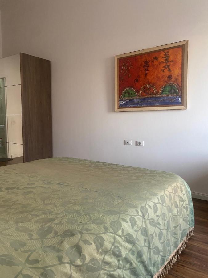 Ambassador Tirana Apartment Buitenkant foto