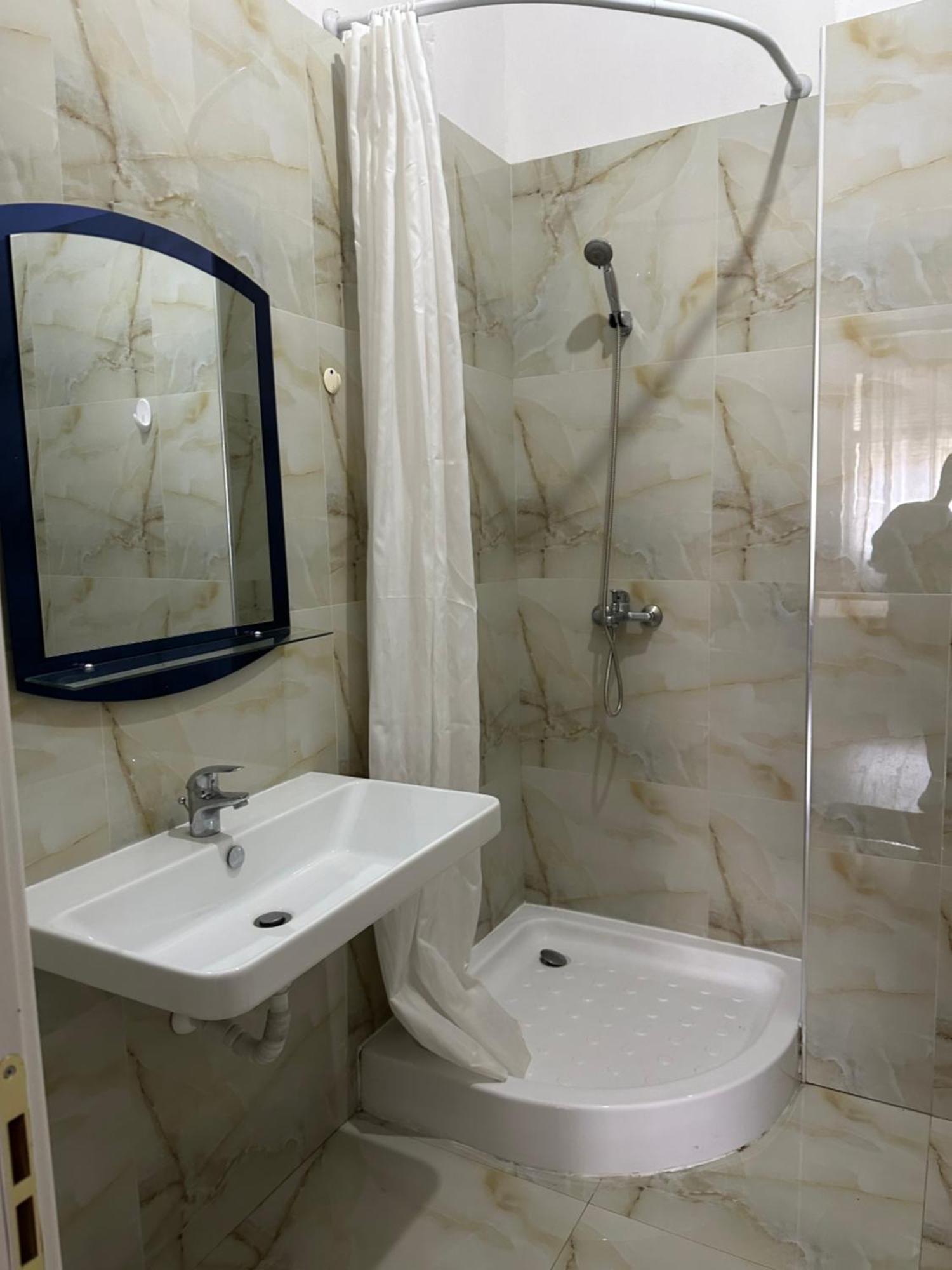 Ambassador Tirana Apartment Buitenkant foto