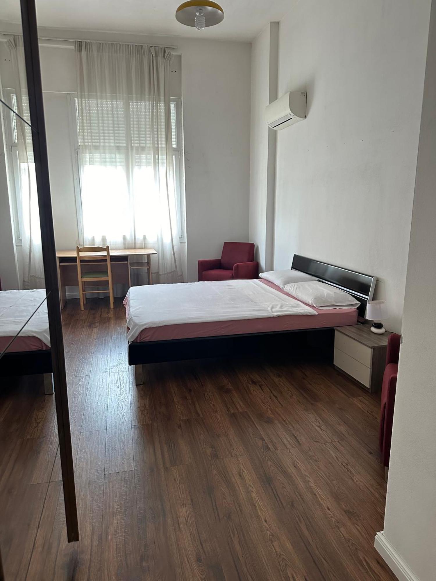 Ambassador Tirana Apartment Buitenkant foto