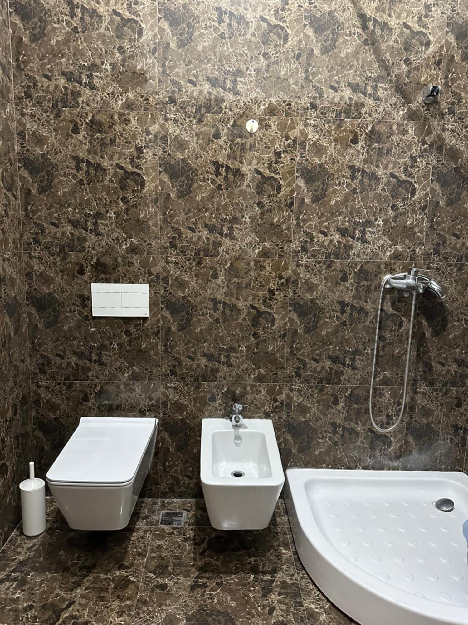 Ambassador Tirana Apartment Buitenkant foto